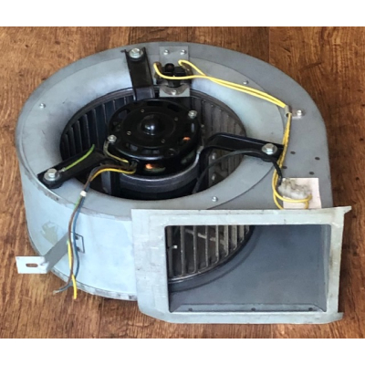 Goede gebruikte ventilator voor een Multiduct luchtverwarming. Goede gebruikte ventilator voor een Multiduct luchtverwarming.